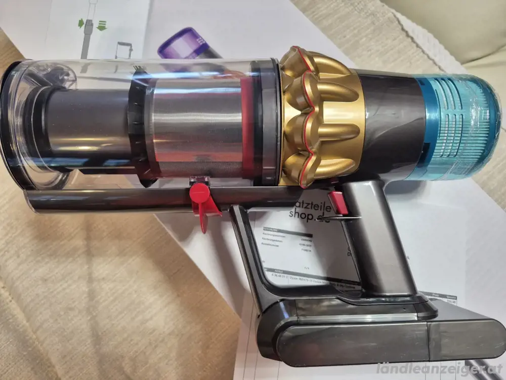 Dyson V15 Detect absolute stielsauger OVP , gut Akku , 660 Watt Dyson V15 Detect absolute stielsauger OVP , gut Akku , 660 Watt