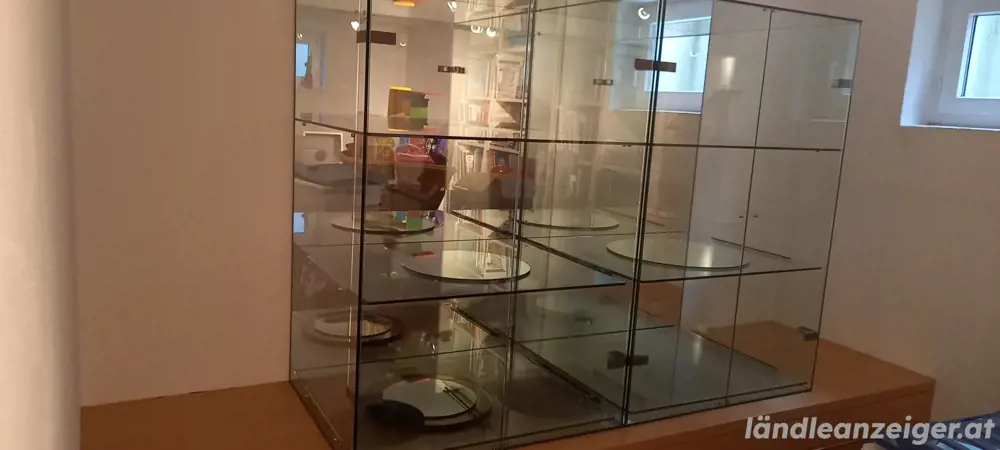 Ausstellungs-Vitrinen Ausstellungs-Vitrinen