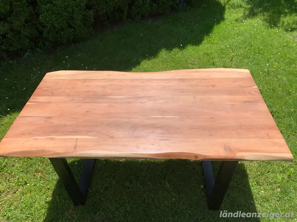 Tisch - ca. 82x160 cm Vollholz auf Stahlgestell Tisch - ca. 82x160 cm Vollholz auf Stahlgestell