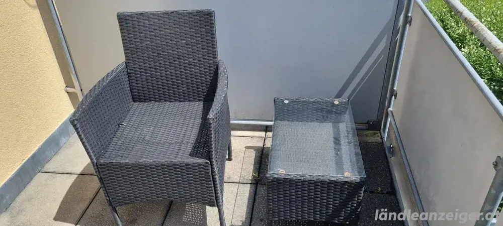 Rathan 2 Stühle kleiner Tisch Rathan 2 Stühle kleiner Tisch