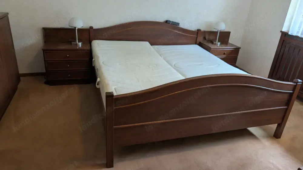 Holzbett, mit Rahmen, ohne Kommode Holzbett, mit Rahmen, ohne Kommode