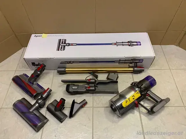 Dyson V10 absolute Gold 3 Bürsten und filter neue , OVP inkluse Dyson V10 absolute Gold 3 Bürsten und filter neue , OVP inkluse