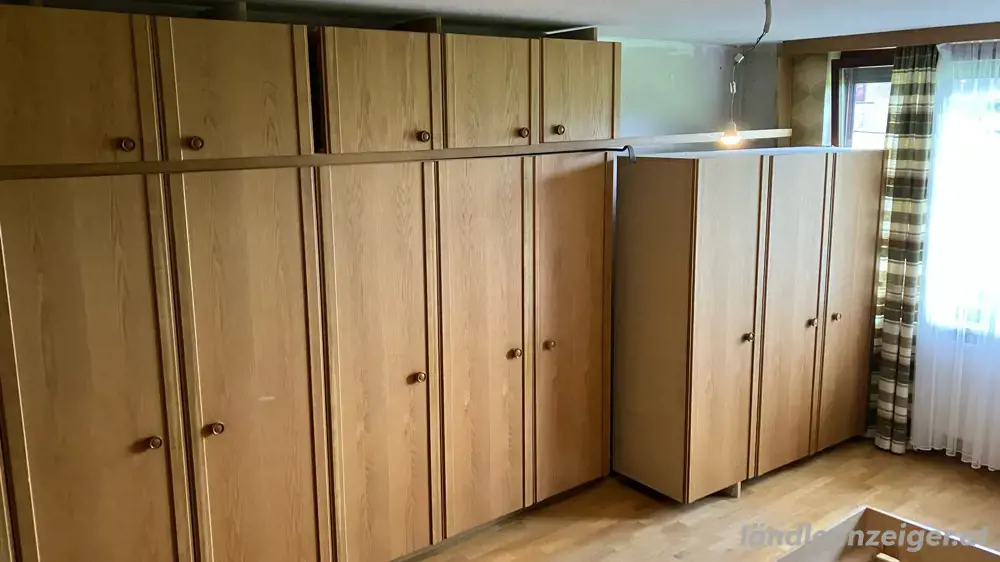 Kleiderschrank zu verschenken Kleiderschrank zu verschenken