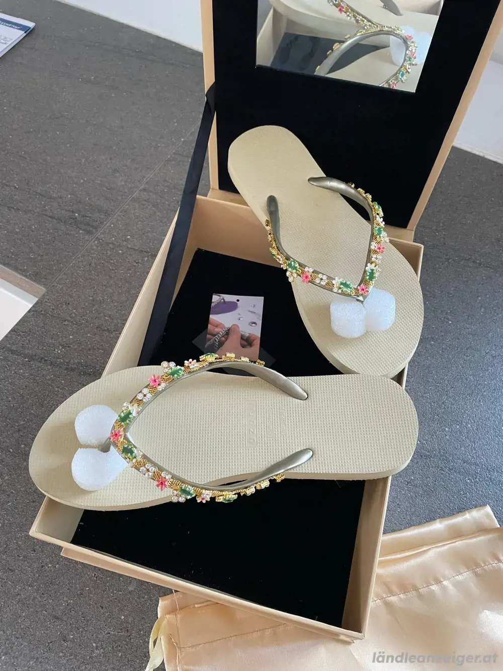 Uzurii Flip Flops Uzurii Flip Flops