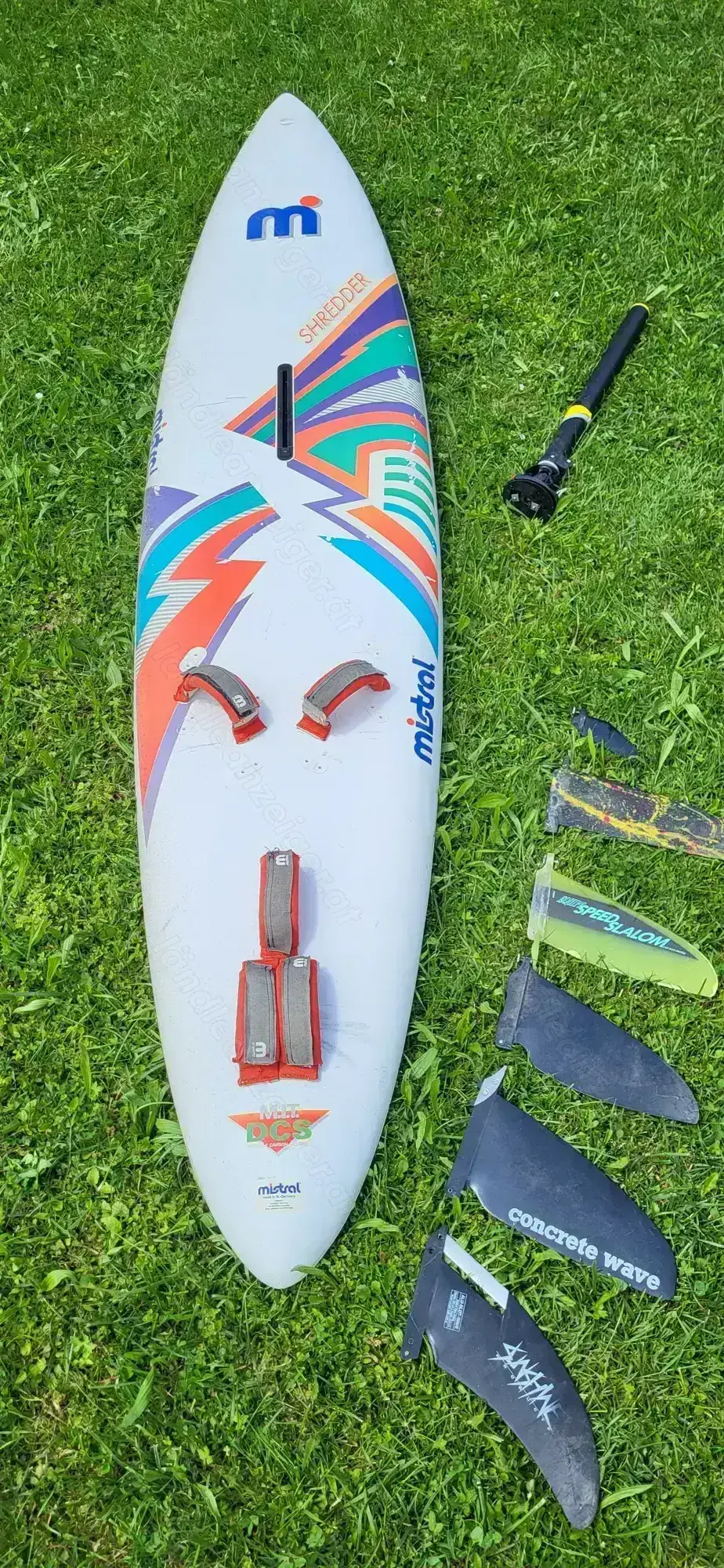 Surfbrett - 2 Surfboards mit 4 Segel, Masten, Gabelbäume und Finnen Surfbrett - 2 Surfboards mit 4 Segel, Masten, Gabelbäume und Finnen