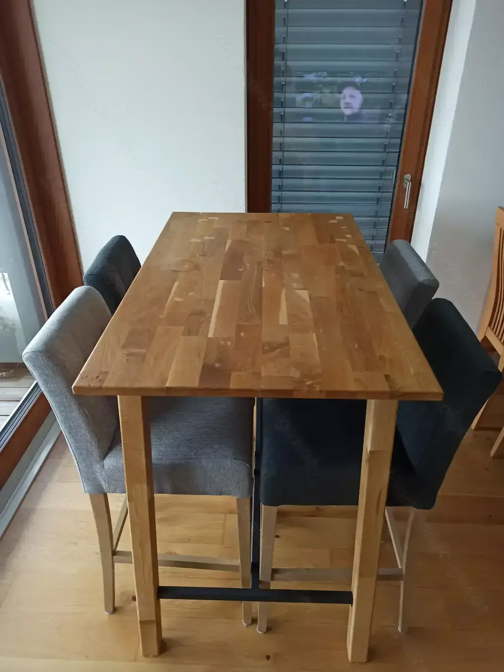 Holztisch Bartisch + 4 Stühle Holztisch Bartisch + 4 Stühle
