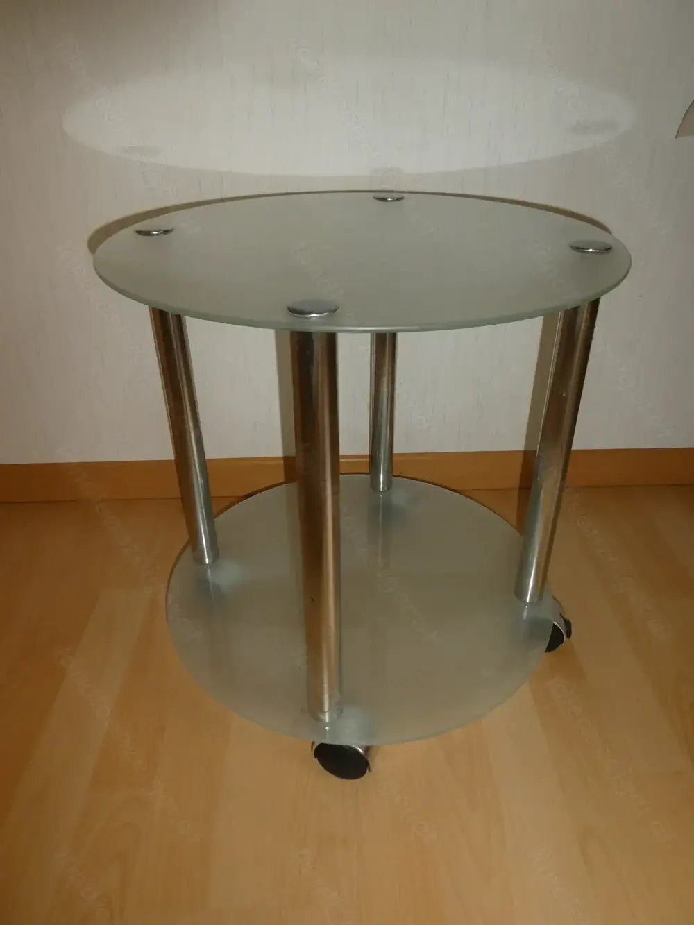 Glastisch mit Lenkrollen Glastisch mit Lenkrollen