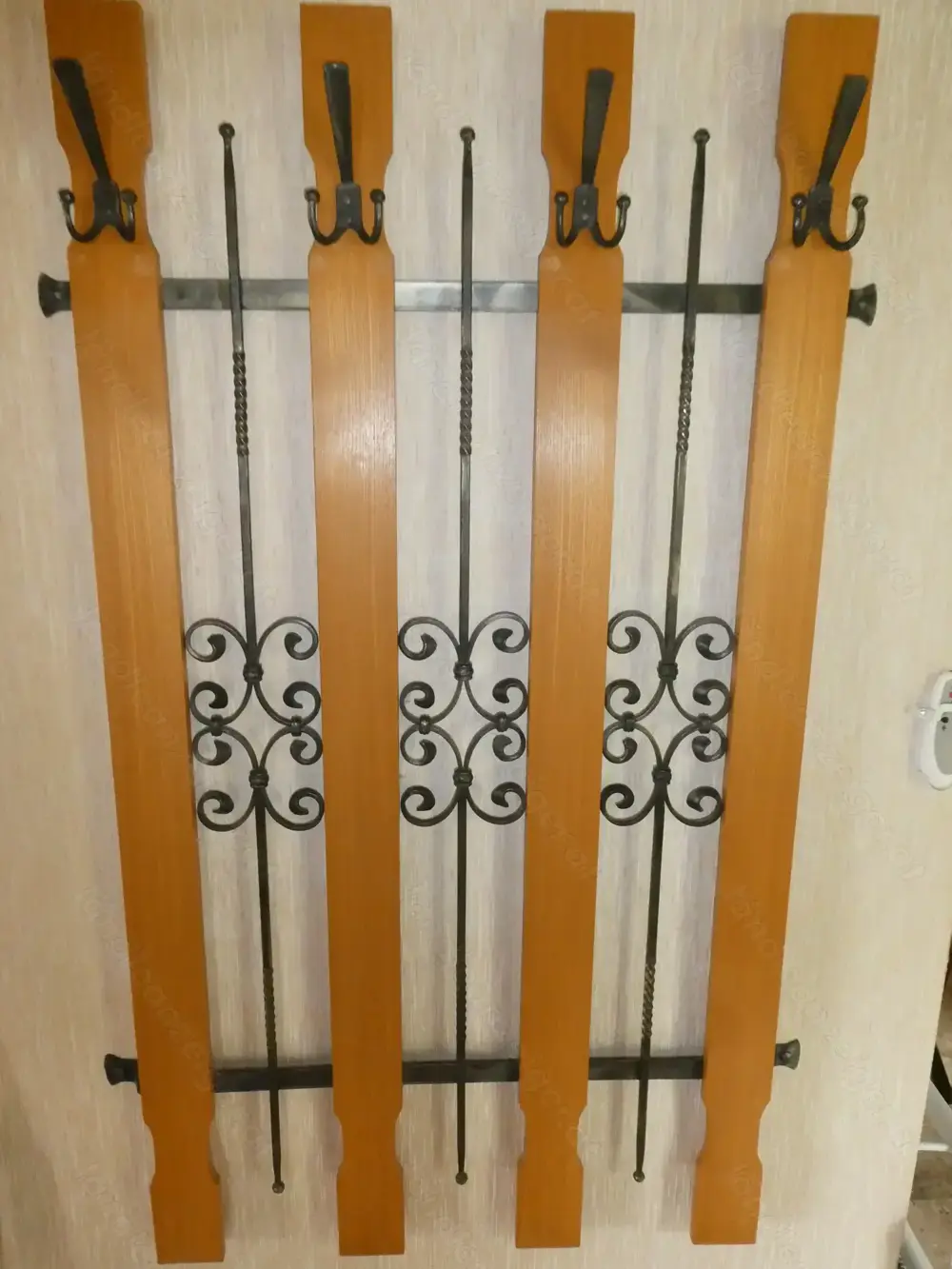 Garderobe mit Schmiedearbeiten Garderobe mit Schmiedearbeiten