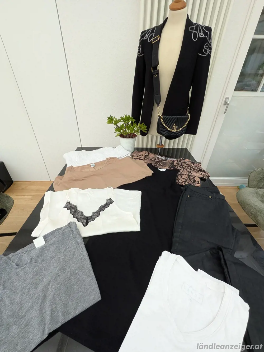 Kleider Paket Nr.5 gr.S 6914 Hohenweiler Kleider Paket Nr.5 gr.S 6914 Hohenweiler