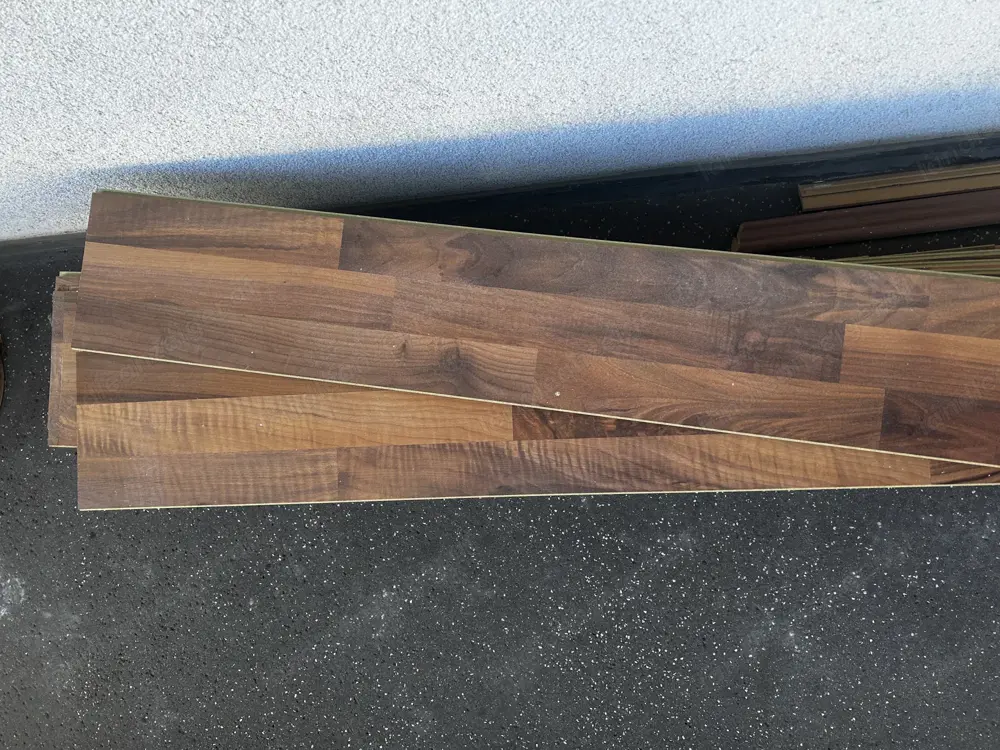 LAMINAT Nuss Fußboden mit viel Meter Leisten gebraucht ca. 60 m2 .. günstig ! LAMINAT Nuss Fußboden mit viel Meter Leisten gebraucht ca. 60 m2 .. günstig !