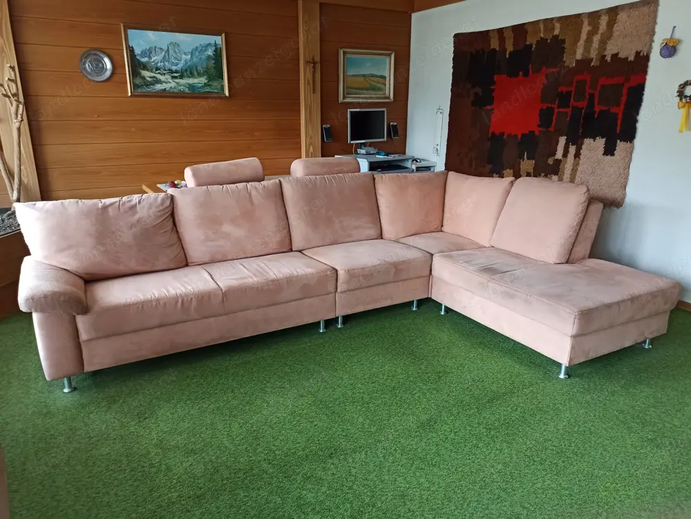 große Couch in 4 Elementen und Fernsehsessel mit Hocker, Couchtisch