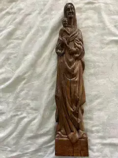 Madonna mit Kind in Holz geschnitzt - ein Schnäppchen! Madonna mit Kind in Holz geschnitzt - ein Schnäppchen!