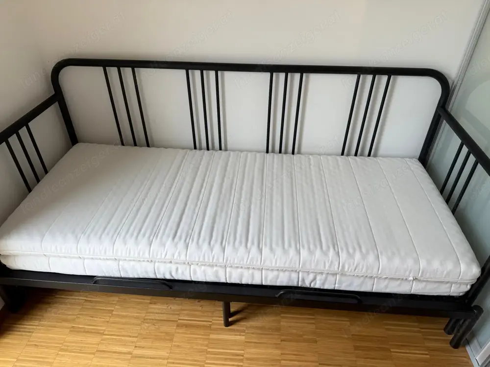 Bettgestell inklusive zwei Matratzen von IKEA wie neu Bettgestell inklusive zwei Matratzen von IKEA wie neu