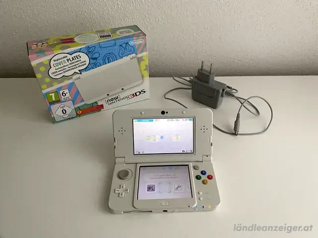 Nintendo 3Ds spielkonsole mit Zubehör + OVP Nintendo 3Ds spielkonsole mit Zubehör + OVP