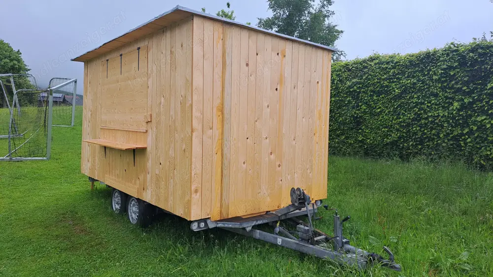 Autotransporter mit Hütte Autotransporter mit Hütte