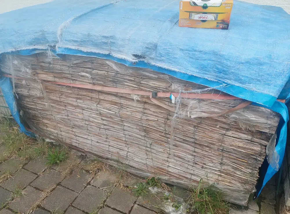 Schilfmatten; eine Palette Schilfmatten; eine Palette