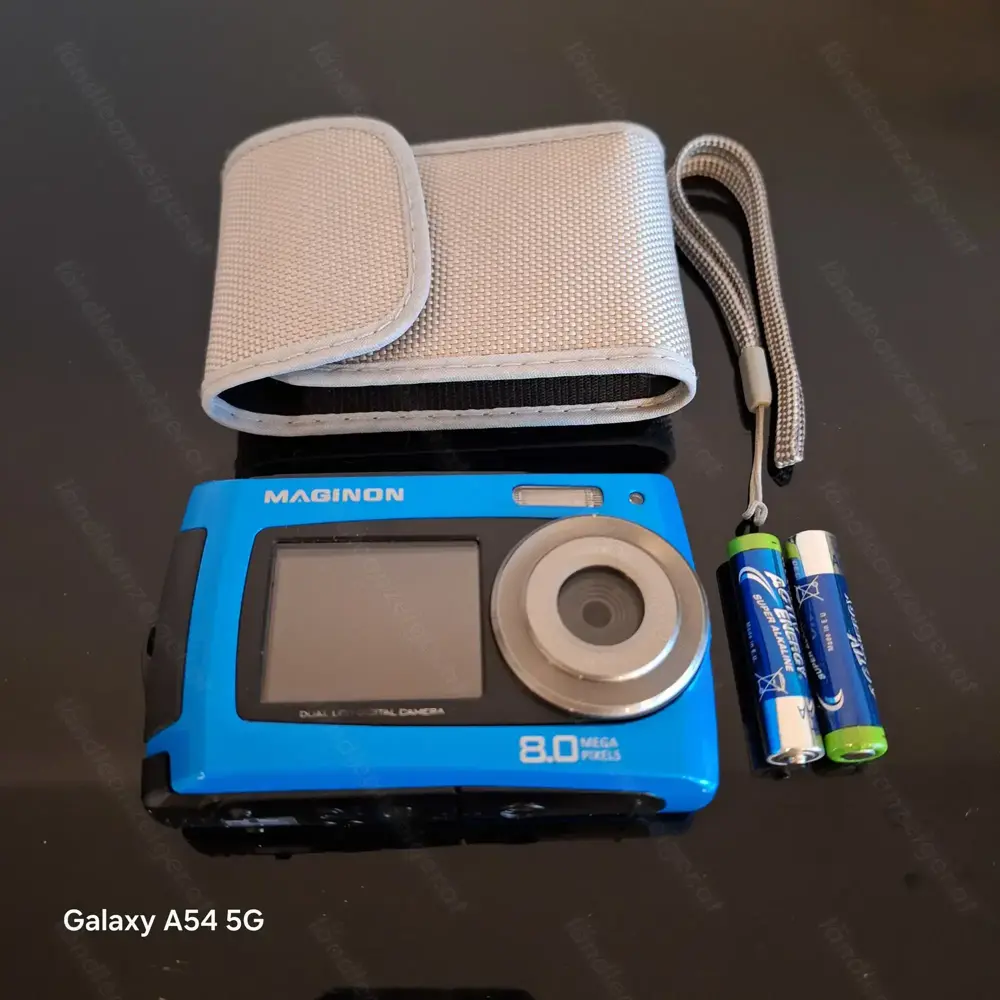 Kompaktkamera mit display vorne + hinten - maginon inkl. batterien und tasche Kompaktkamera mit display vorne + hinten - maginon inkl. batterien und tasche