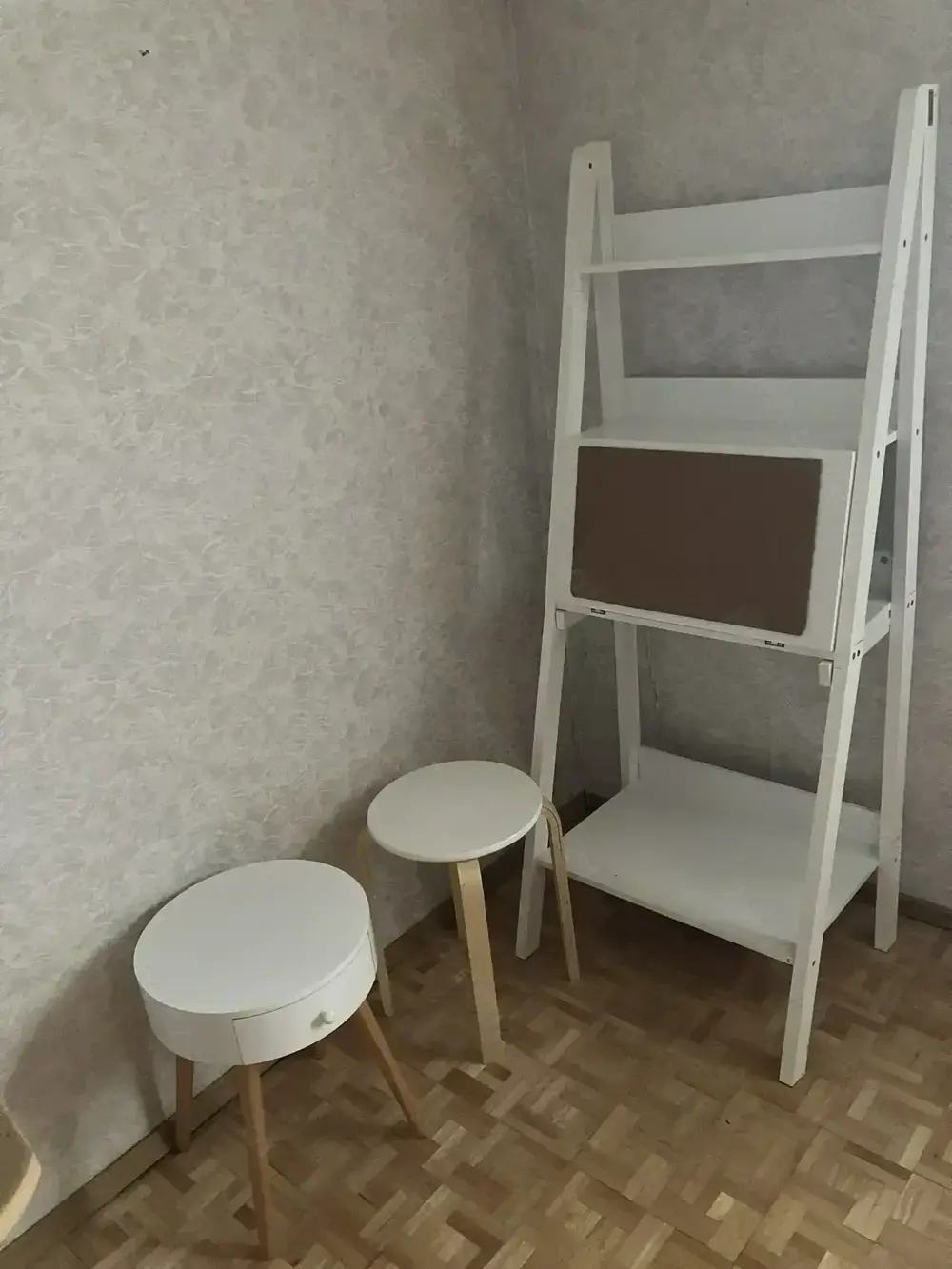 Stehregal f. Schlafzimmer etc. Stehregal f. Schlafzimmer etc.