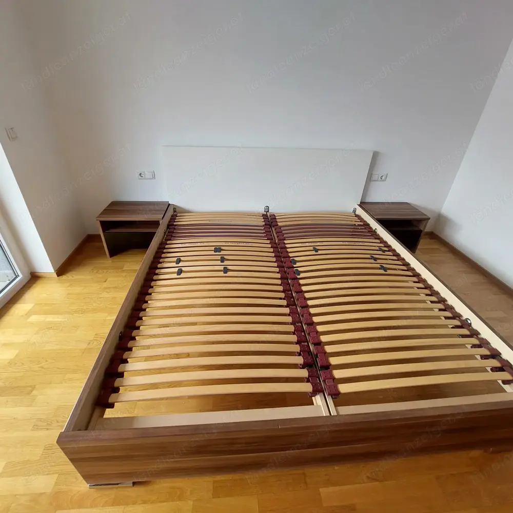 Doppelbett mit Nachtkästchen Lattenrost Doppelbett mit Nachtkästchen Lattenrost