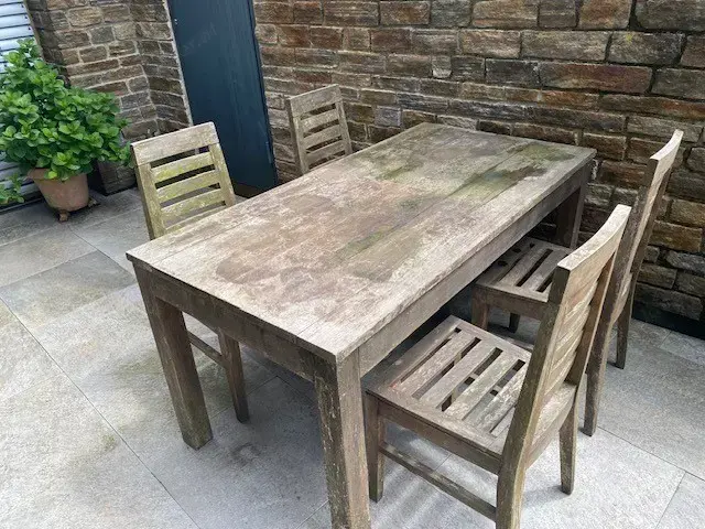 Teak-Möbel mit Geschichte (1 Tisch, 4 Stühle)   wetterfest, hochwertig, sofort verfügbar