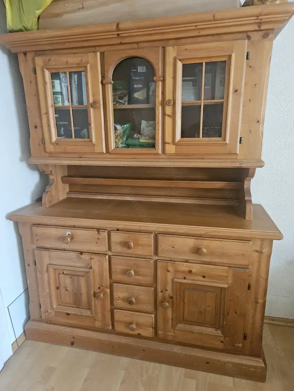Kredenz zu verkaufen Kredenz zu verkaufen
