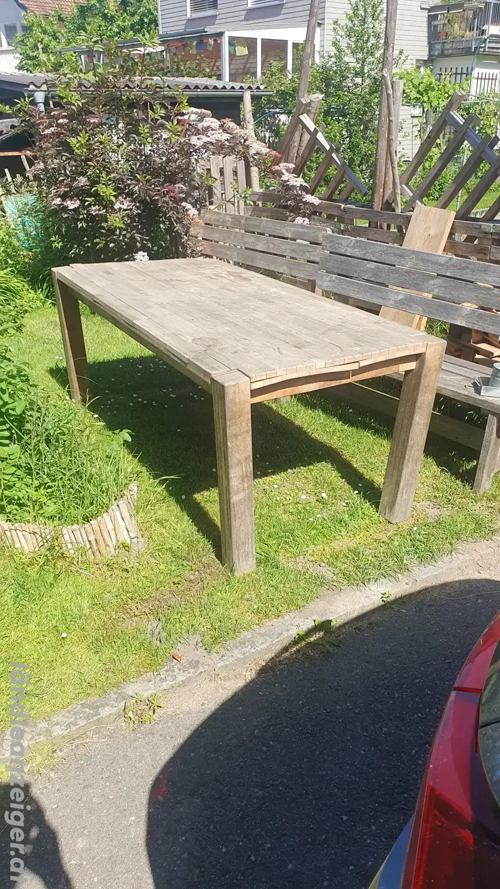 Massivholztisch zu verschenken 