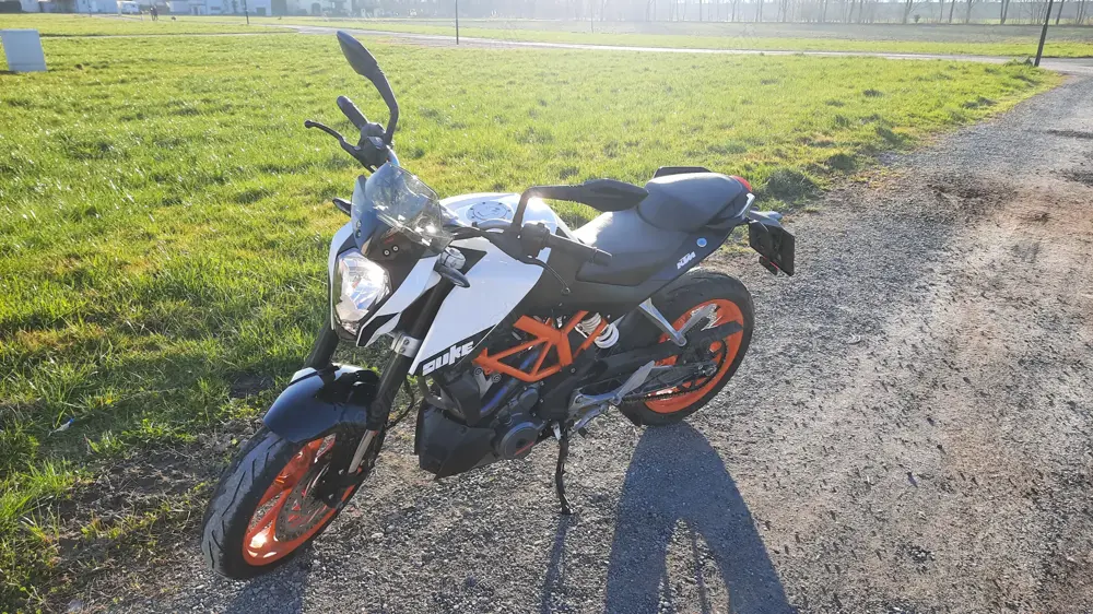 KTM Duke 390 (BJ 2015) KTM Duke 390 (BJ 2015)