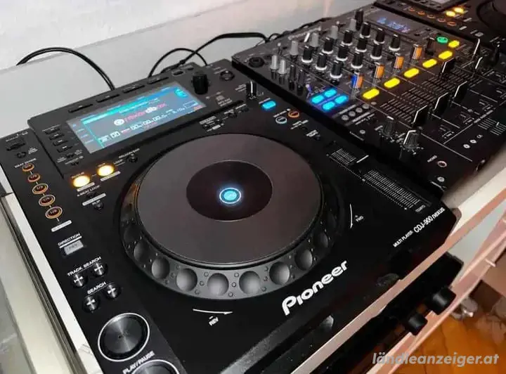 DJ-Set Pioneer 2x CDJ-900 Nexus + DJM-800 Die Ausstattung ist perfekt, es funktioniert wunderbar. Er DJ-Set Pioneer 2x CDJ-900 Nexus + DJM-800 Die Ausstattung ist perfekt, es funktioniert wunderbar. Er