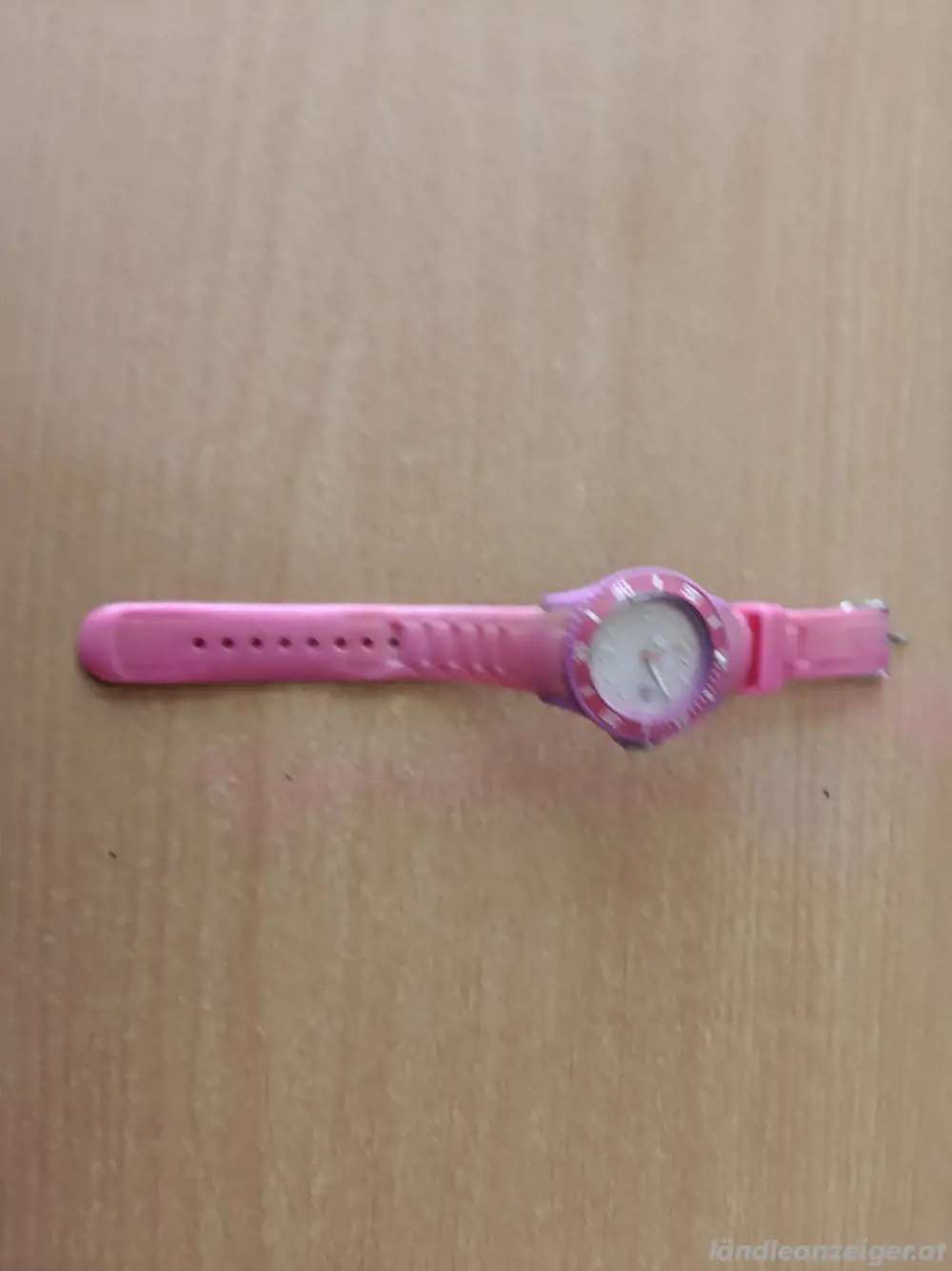 Kinder Ice Swatch in Rosa Kinder Ice Swatch in Rosa