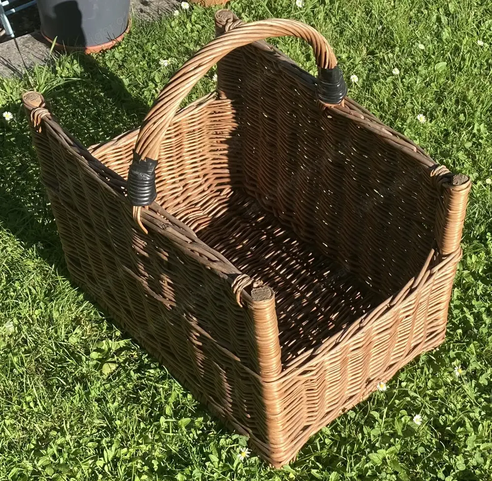 Flechtkorb für Brennholz
