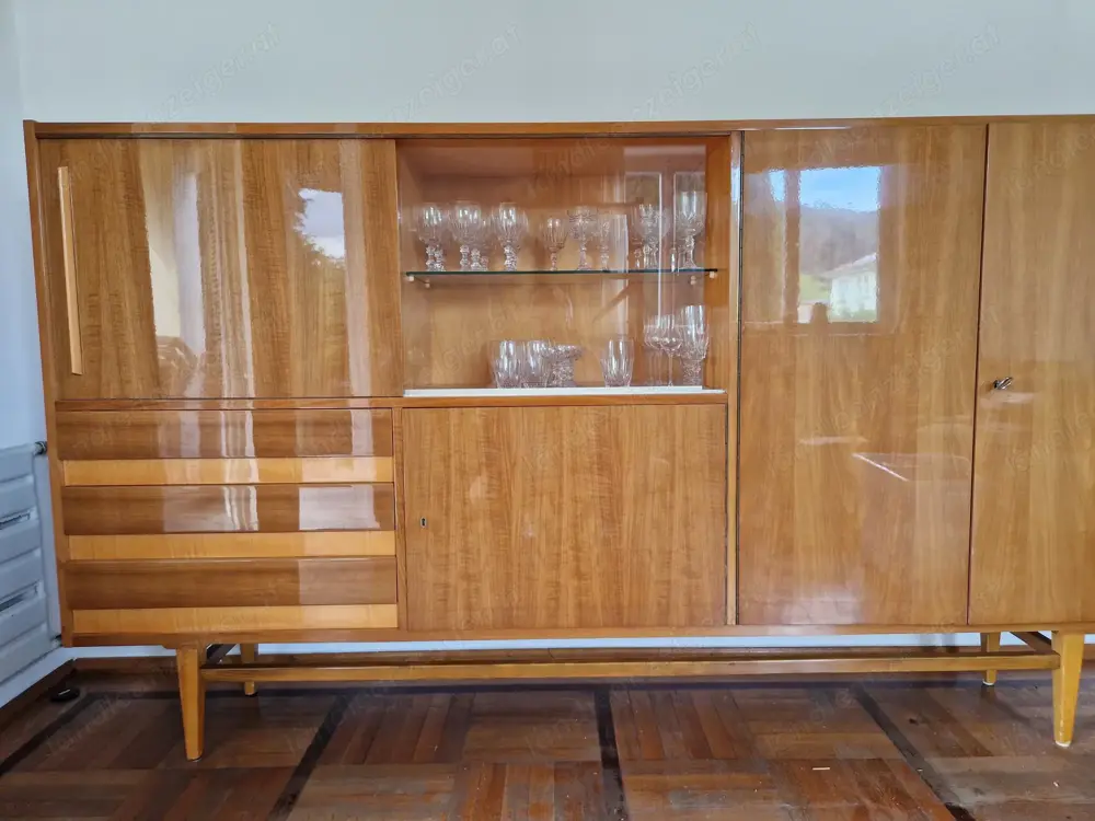Kommode mit Vitrine 60 er Jahre Kommode mit Vitrine 60 er Jahre
