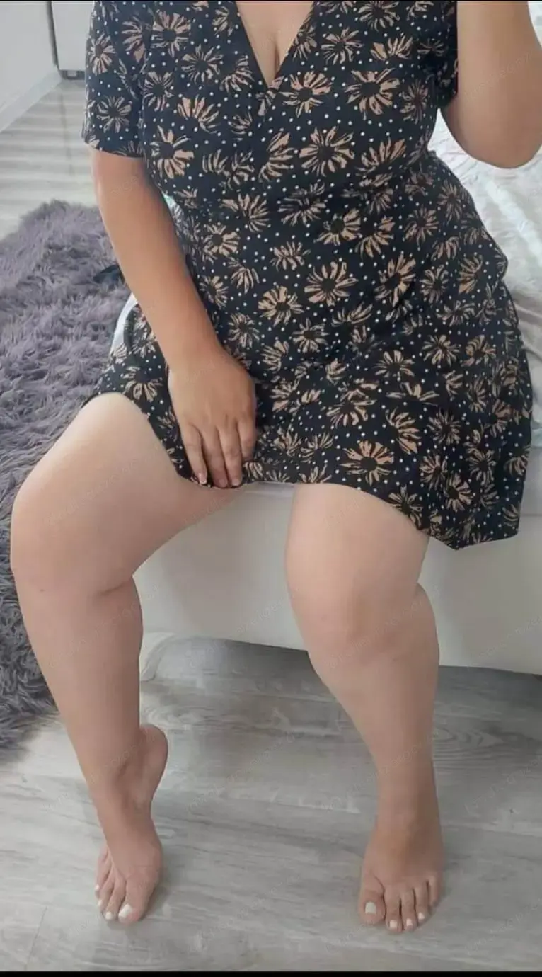 Reife Milf Dame bietet Treffen Privat.