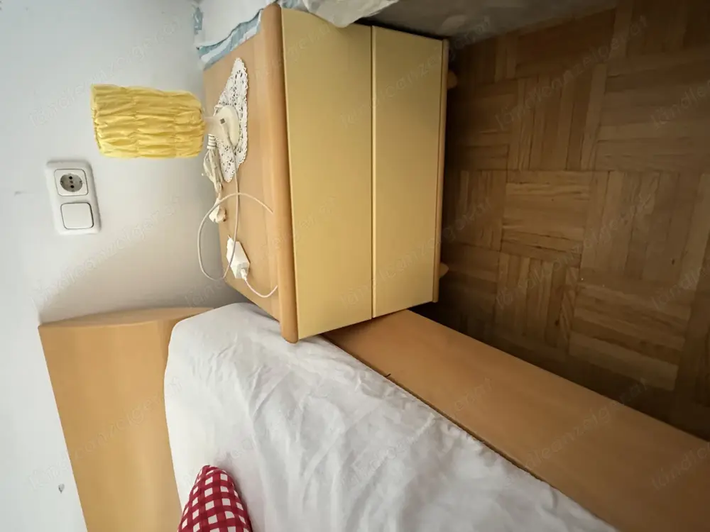 Schlafzimmer Bett und Nachtisch Schlafzimmer Bett und Nachtisch