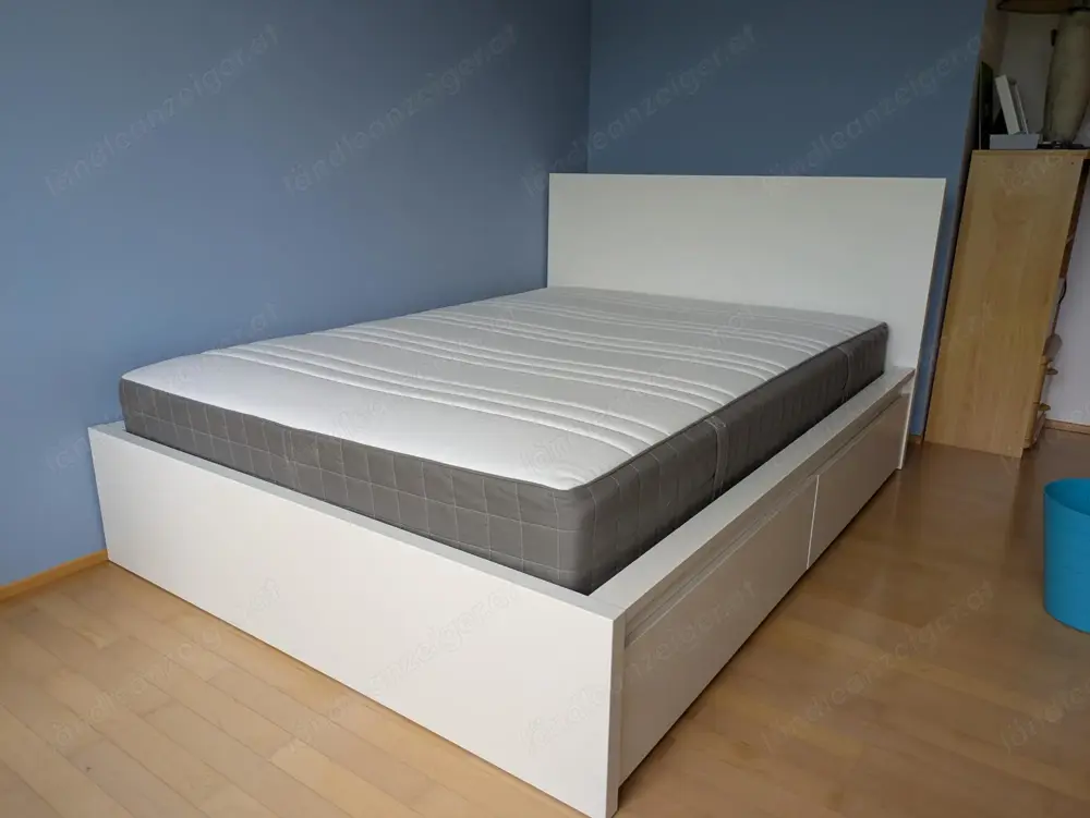 Bett 140 x 200 mit 2 Schubkästen, Federkernmatratze und Lattenrost Bett 140 x 200 mit 2 Schubkästen, Federkernmatratze und Lattenrost