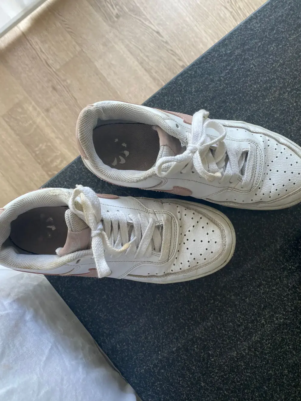 Nike- Damen-Schuhe Größe 39, tier-und rauchloser Haushalt, kann gerne kostenlos zugestellt werden.