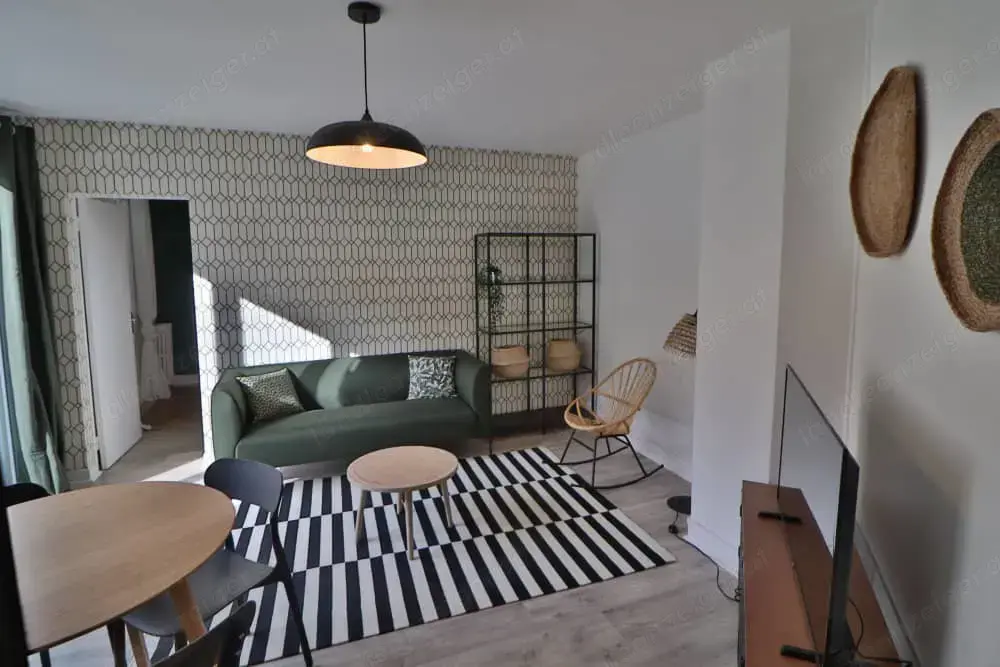 Zu vermieten   Möblierte Wohnung mit 1 Schlafzimmer und Wohnzimmer