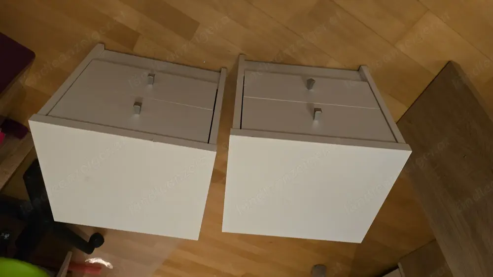 2 Nachtkästchen weiss 2 Nachtkästchen weiss