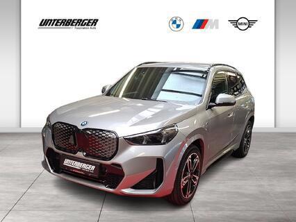 BMW iX1 eDrive20 *0,99% Fixzins Leasing* // M Sportpaket // Head-Up //