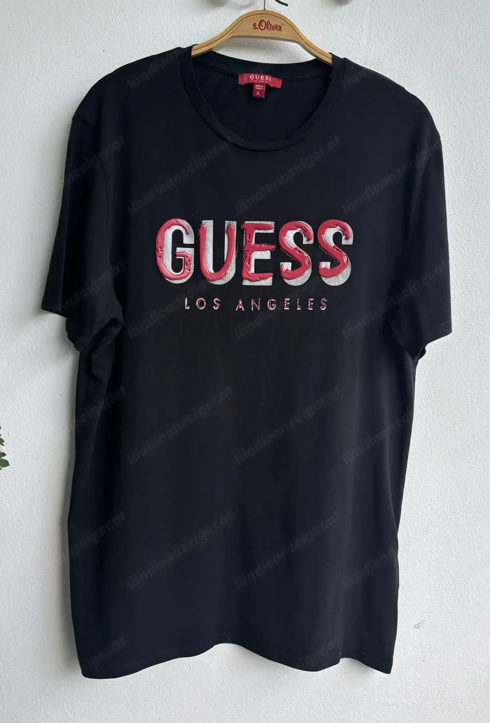 Schwarzes Herren T Shirt von Guess Schwarzes Herren T Shirt von Guess