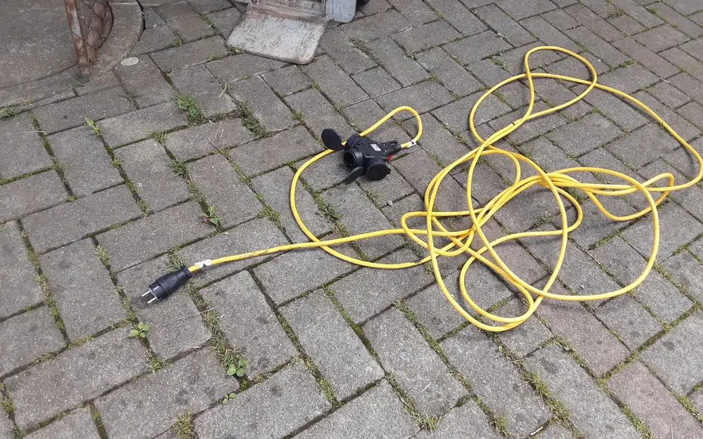 Verlängerungskabel Starkstrom 25 m mit 3 Adapter inkl. Verlängerungskabel Normalstrom 10 m Verlängerungskabel Starkstrom 25 m mit 3 Adapter inkl. Verlängerungskabel Normalstrom 10 m