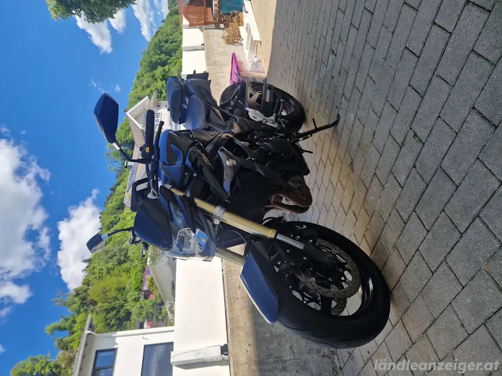 Suzuki GSR 750 Suzuki GSR 750