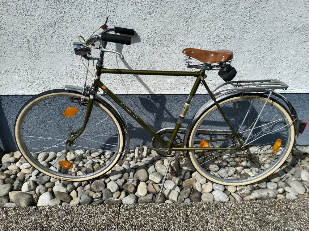 Altes Simplon Fahrrad - sehr gut erhalten - voll funktionstüchtig! Altes Simplon Fahrrad - sehr gut erhalten - voll funktionstüchtig!