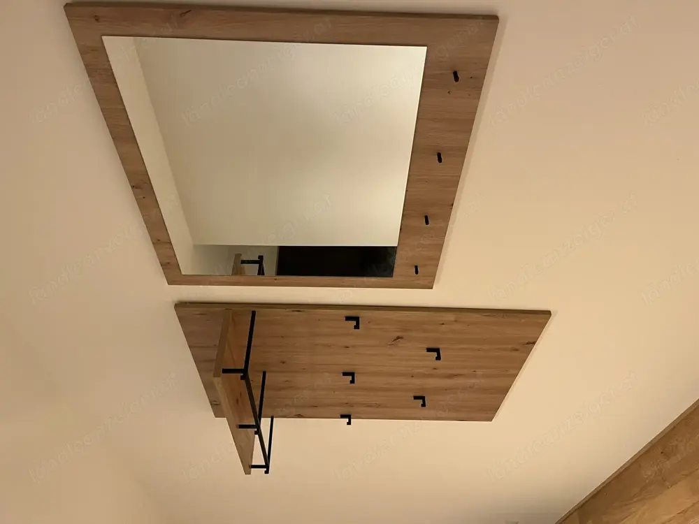Garderobe und Spiegel Garderobe und Spiegel