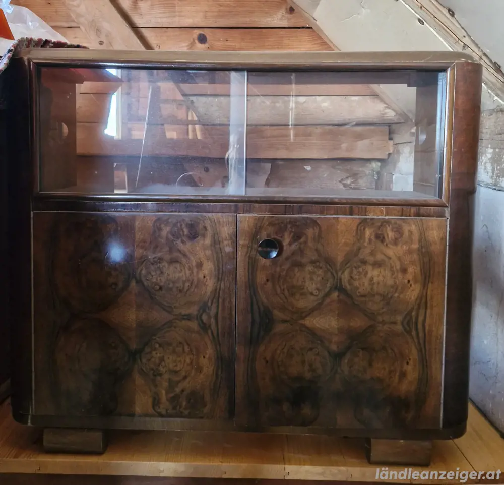 Vitrine aus Holz