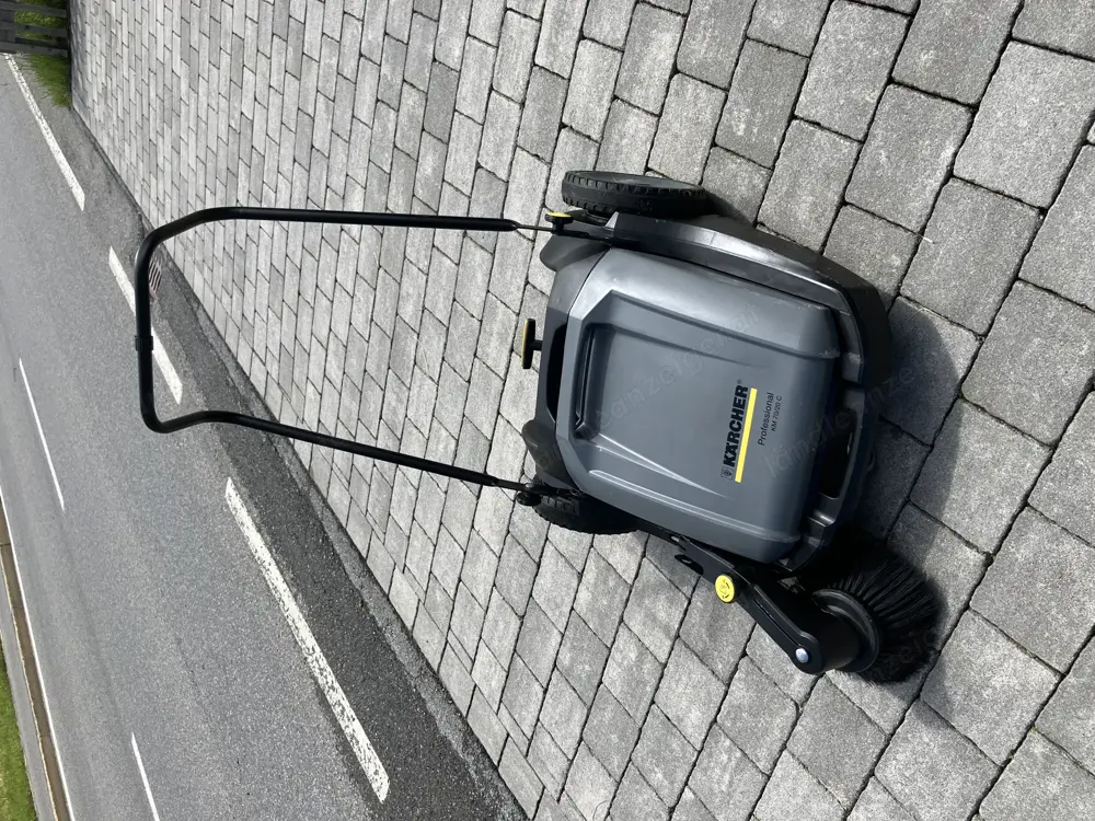 Kehrmaschine Kärcher Professionell KM 70 20 C Handgeführte Kehr- Kehrsaugmaschinen Kehrmaschine Kärcher Professionell KM 70 20 C Handgeführte Kehr- Kehrsaugmaschinen