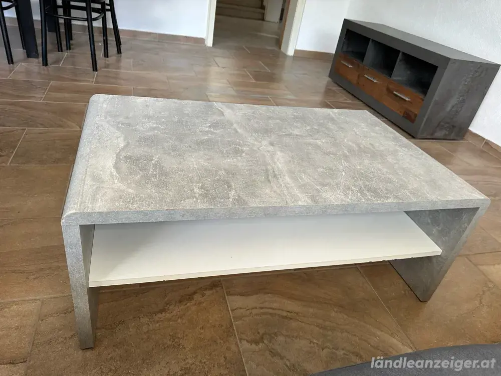 Wohnzimmertisch zu verkaufen   modern und gepflegt