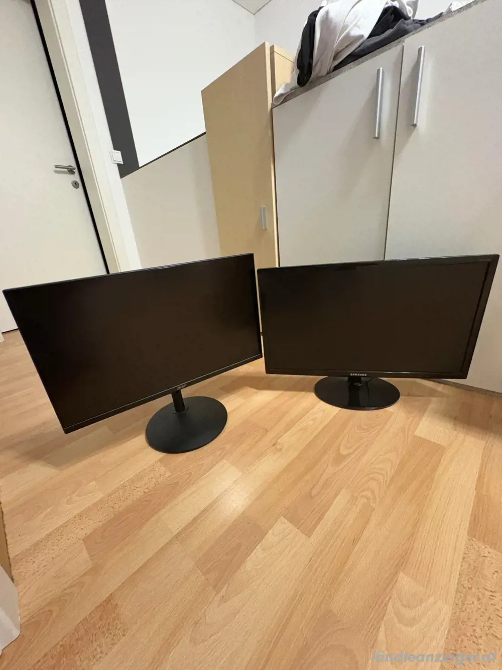 Acer Monitor 180hz Samsung Monitor 60hz Acer Monitor 180hz Samsung Monitor 60hz