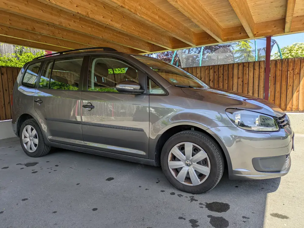 VW Touran Trend 1.2TSI BJ2015 122tkm 7-Sitzer AHK VW Touran Trend 1.2TSI BJ2015 122tkm 7-Sitzer AHK