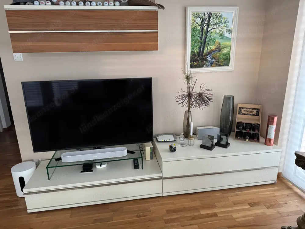 Musterring ATERNO Wohnzimmer Einrichtung weiss nussbaum mit Chrome Griffen Musterring ATERNO Wohnzimmer Einrichtung weiss nussbaum mit Chrome Griffen