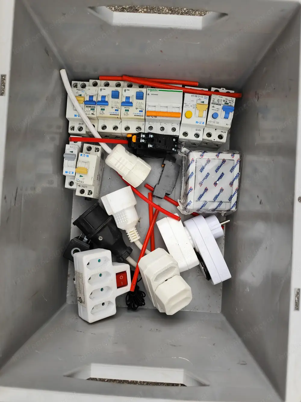 Alle zusammen, Elektrowerkzeuge und Materiale Alle zusammen, Elektrowerkzeuge und Materiale